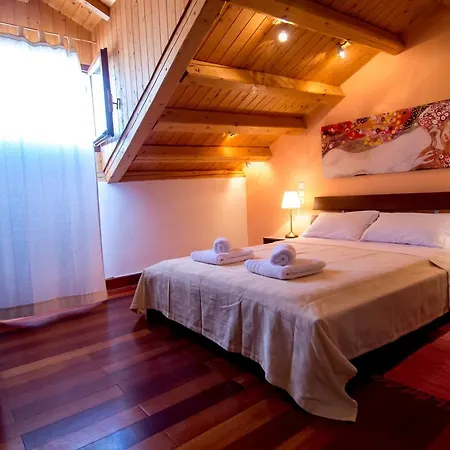 Attic Flat At San Giacomo Square-corfu Town アパート コルフ島